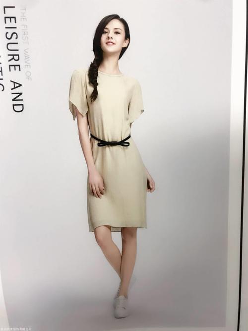 服装批发货源全攻略 品牌女装批发厂家与服饰选购指南